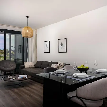 Sunset Gardens V Apartament