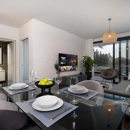Sunset Gardens V Apartment